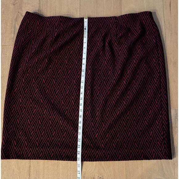 Jones Studio Skirt Sz 3X Womens Burgundy Black Geometric Knit Knee Length Pencil - Picture 6 of 6